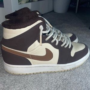 Nike Jordan 1 Mid SE Brown Basalt Oatmeal- Size 6.5 women’s